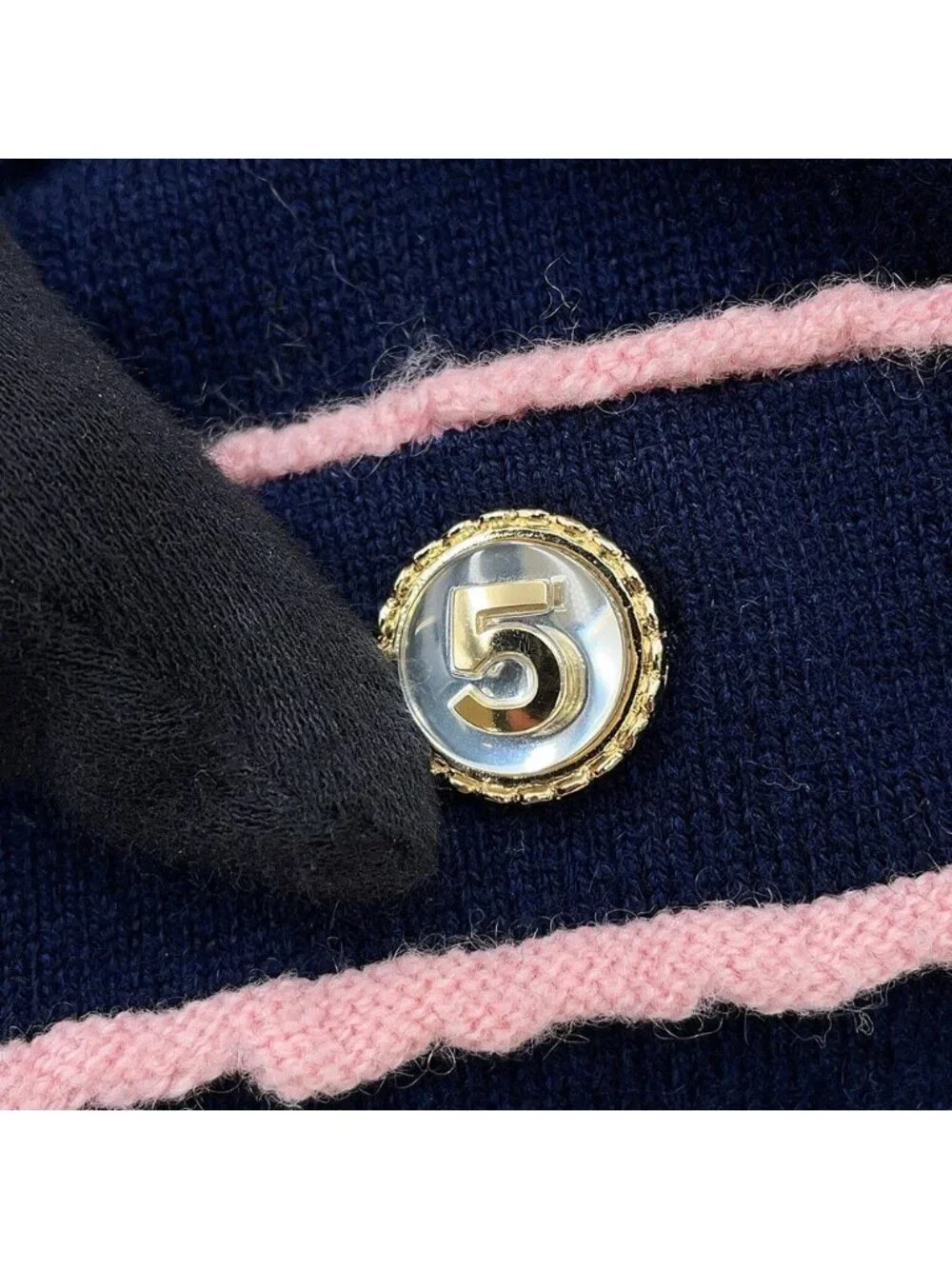 Chanel Cardigan No5 Button Cashmere 36 - Picture 7 of 10
